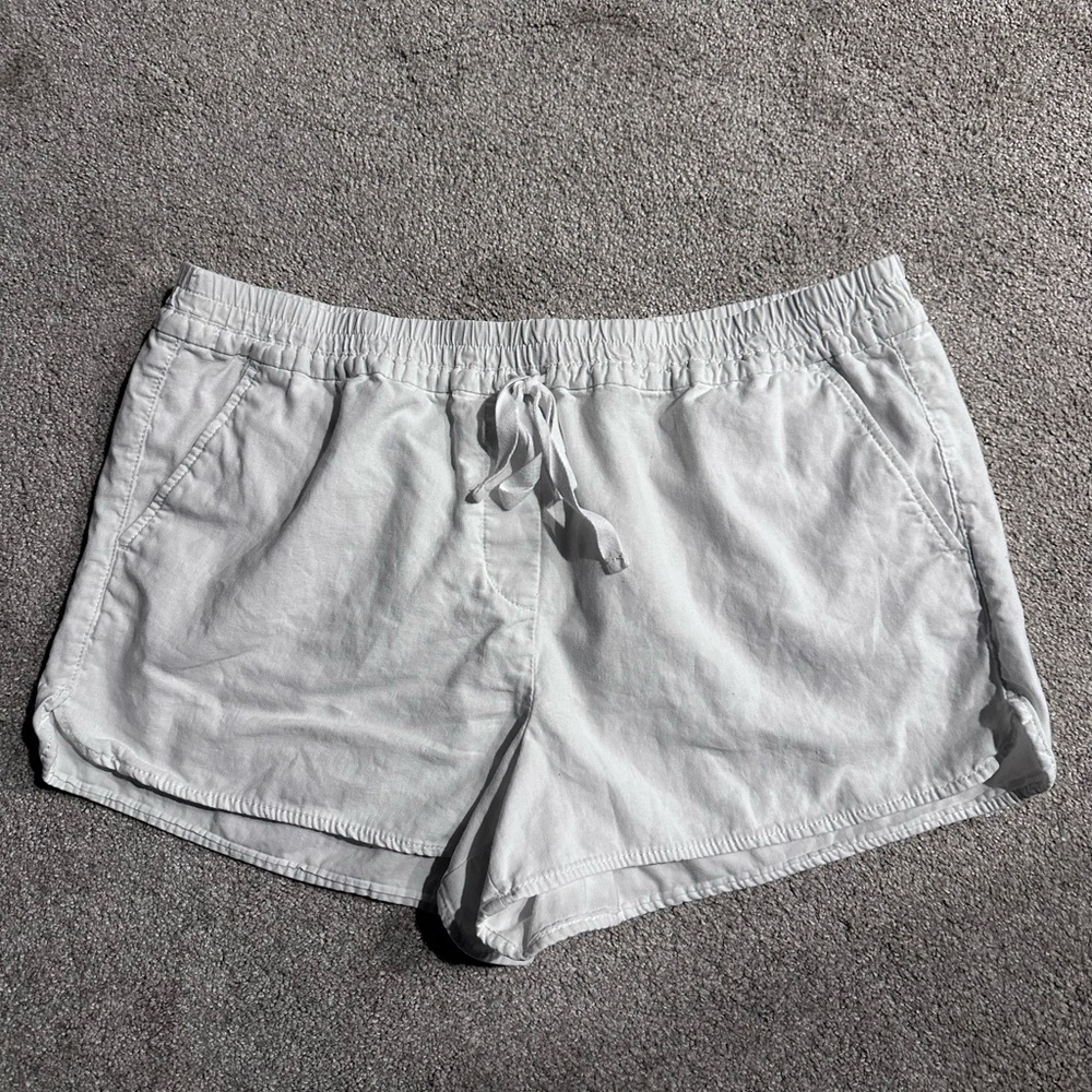 LOFT Women's White Shorts Size Large